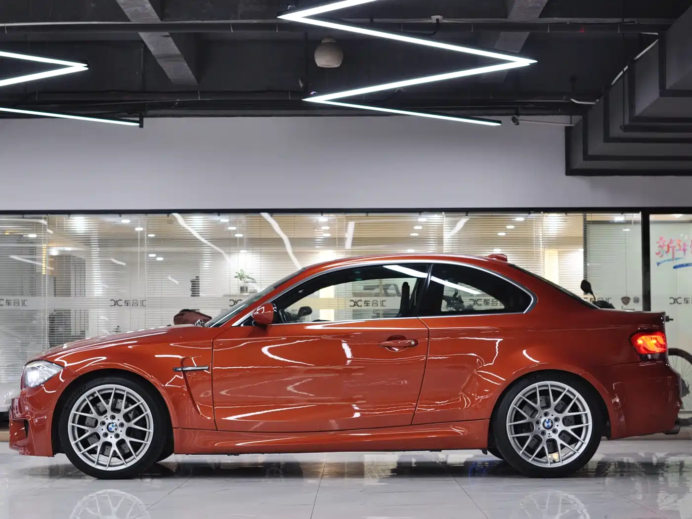 BMW 1 Series M 2011 1M Coupe фото 5