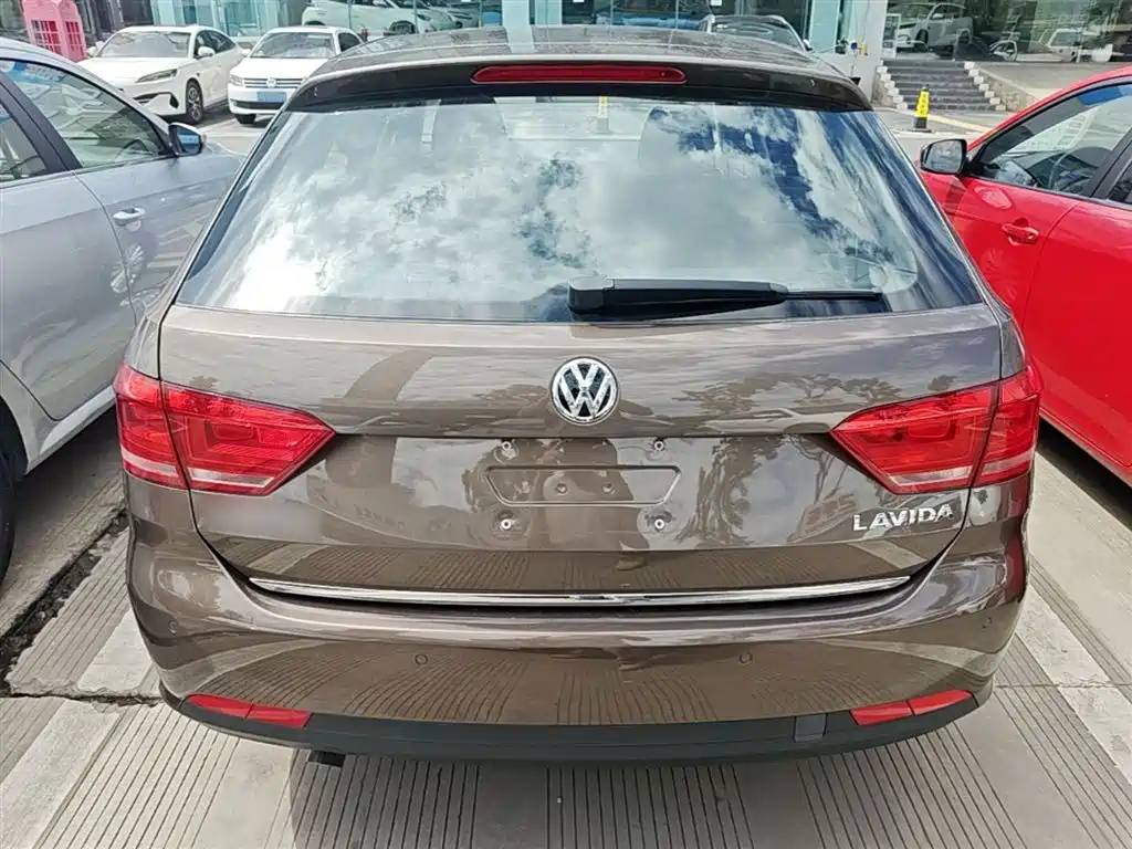 Volkswagen Lavida Tour 2013 1.6L Automatic Comfort фото 6