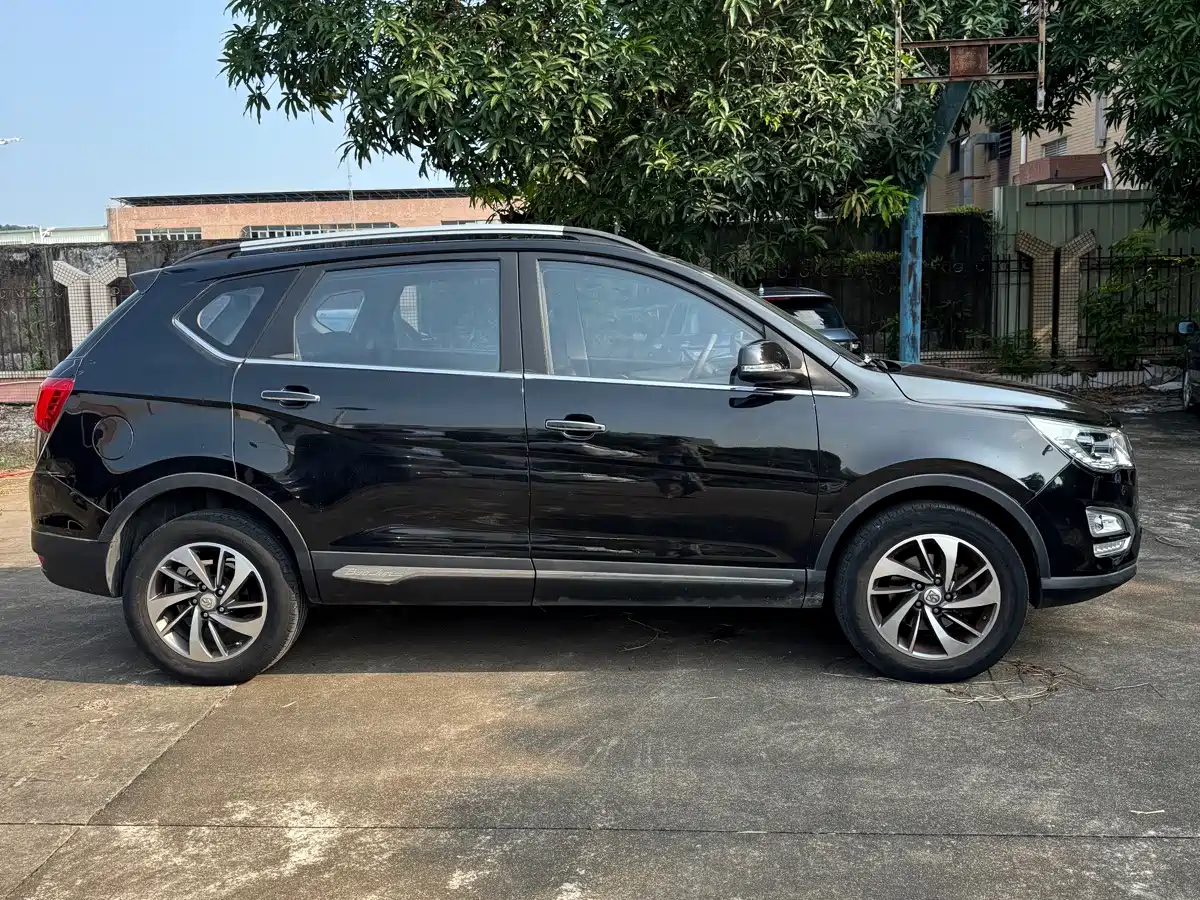 Фото 4 - Baojun 560