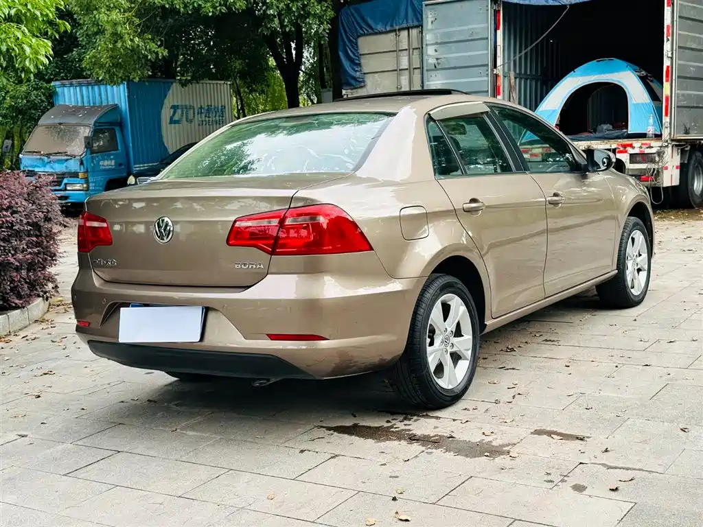 Volkswagen Bora 2014 1.6L Automatic Comfort Edition фото 8