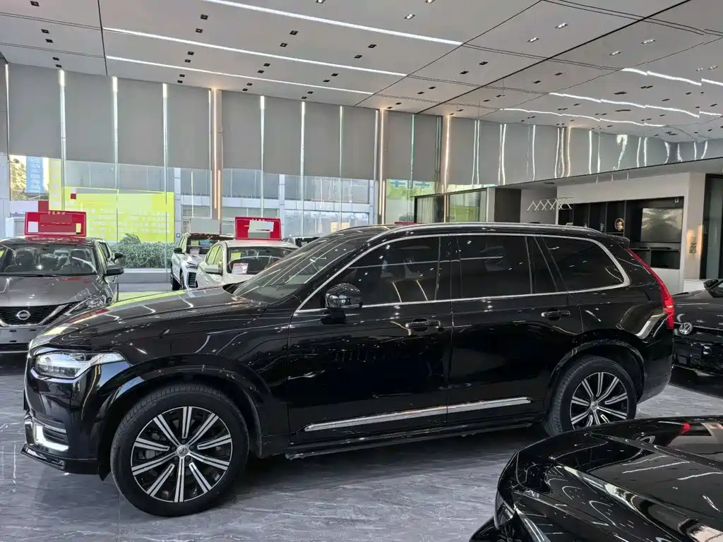 Фото 7 - Volvo XC90