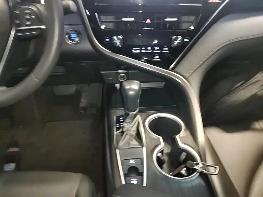 Toyota Camry 2023 2.0G Luxury Edition фото 14
