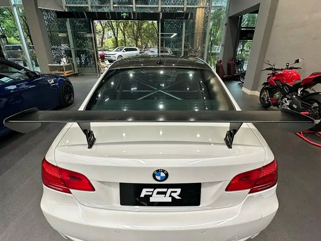 BMW M3 2011 M3 Carbon Fiber Limited Edition фото 5