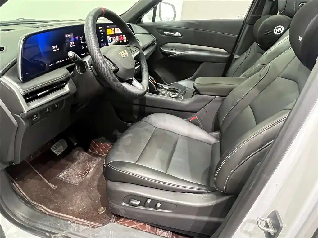 CADILLAC XT4