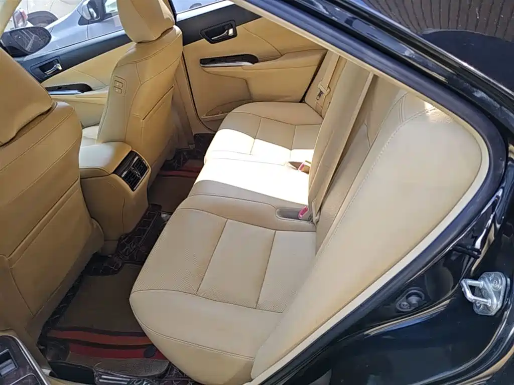 Toyota Camry 2015 2.0G Leading Edition фото 17