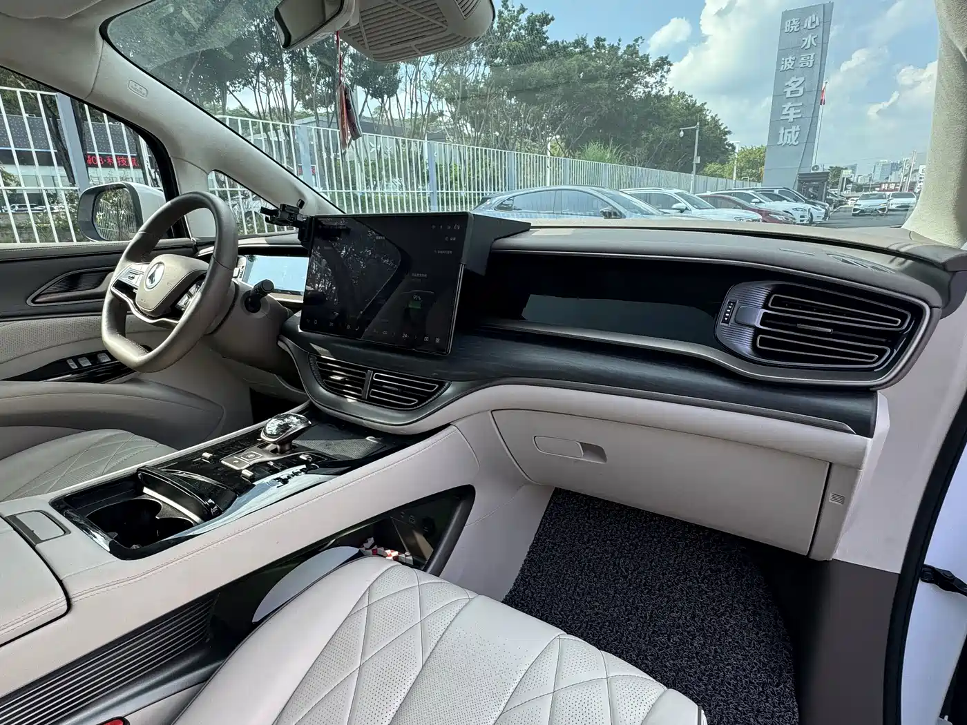 Denza D9 2023 2022 DM-i 970 AWD Flagship