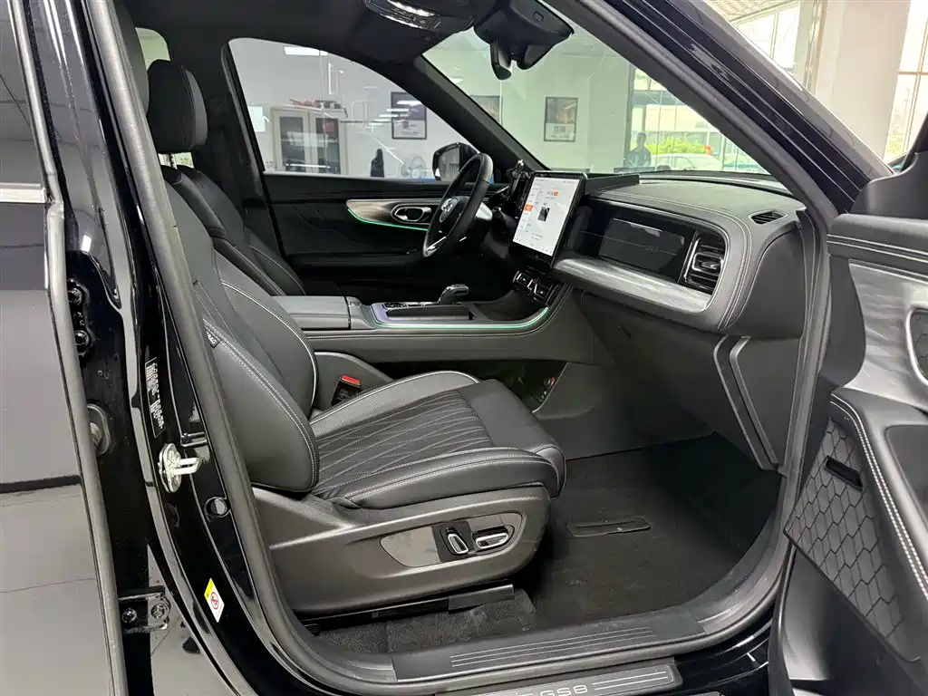GAC Trumpchi Trumpchi GS8 2025 Pilot Series 2.0TGDI 2WD Luxury Edition 5-seater фото 12