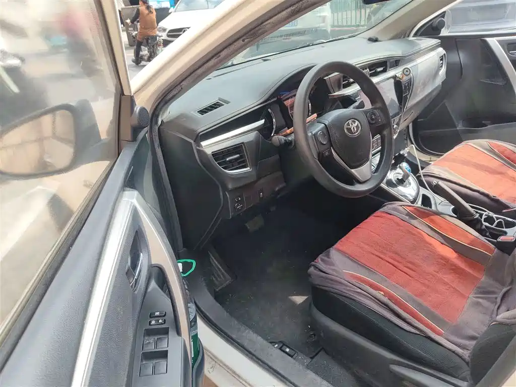 Toyota Corolla 2016 Hybrid 1.8L E-CVT Leading Edition фото 14