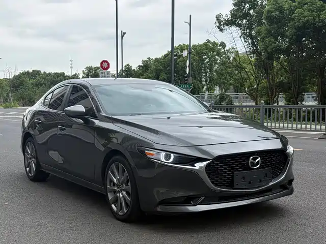 Mazda Mazda3 Axela 2021 2.0L Automatic Quality Elegance — фото 3