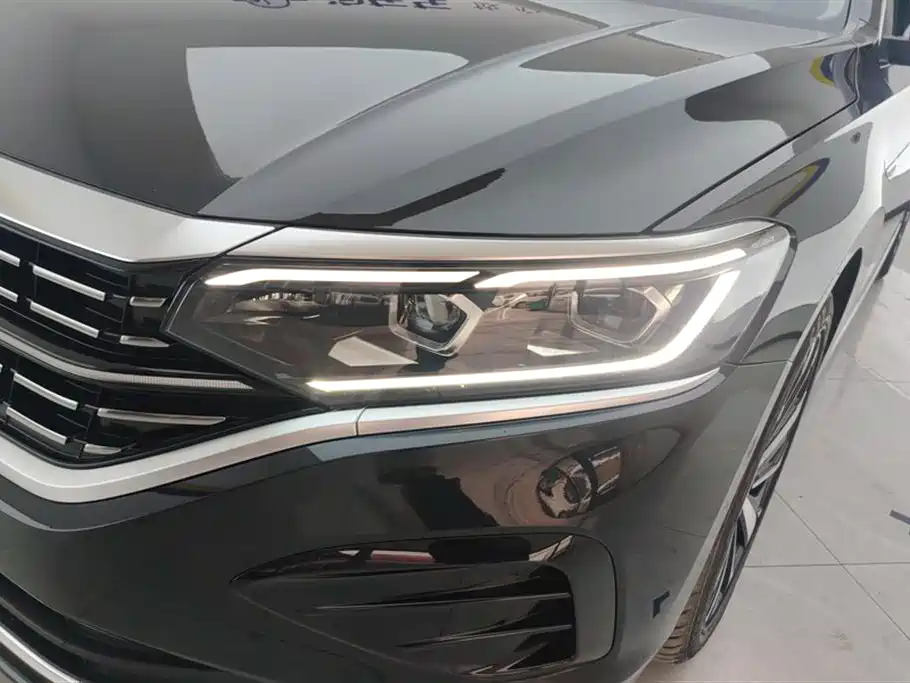 Volkswagen Passat 2023 330TSI Luxury Edition фото 5