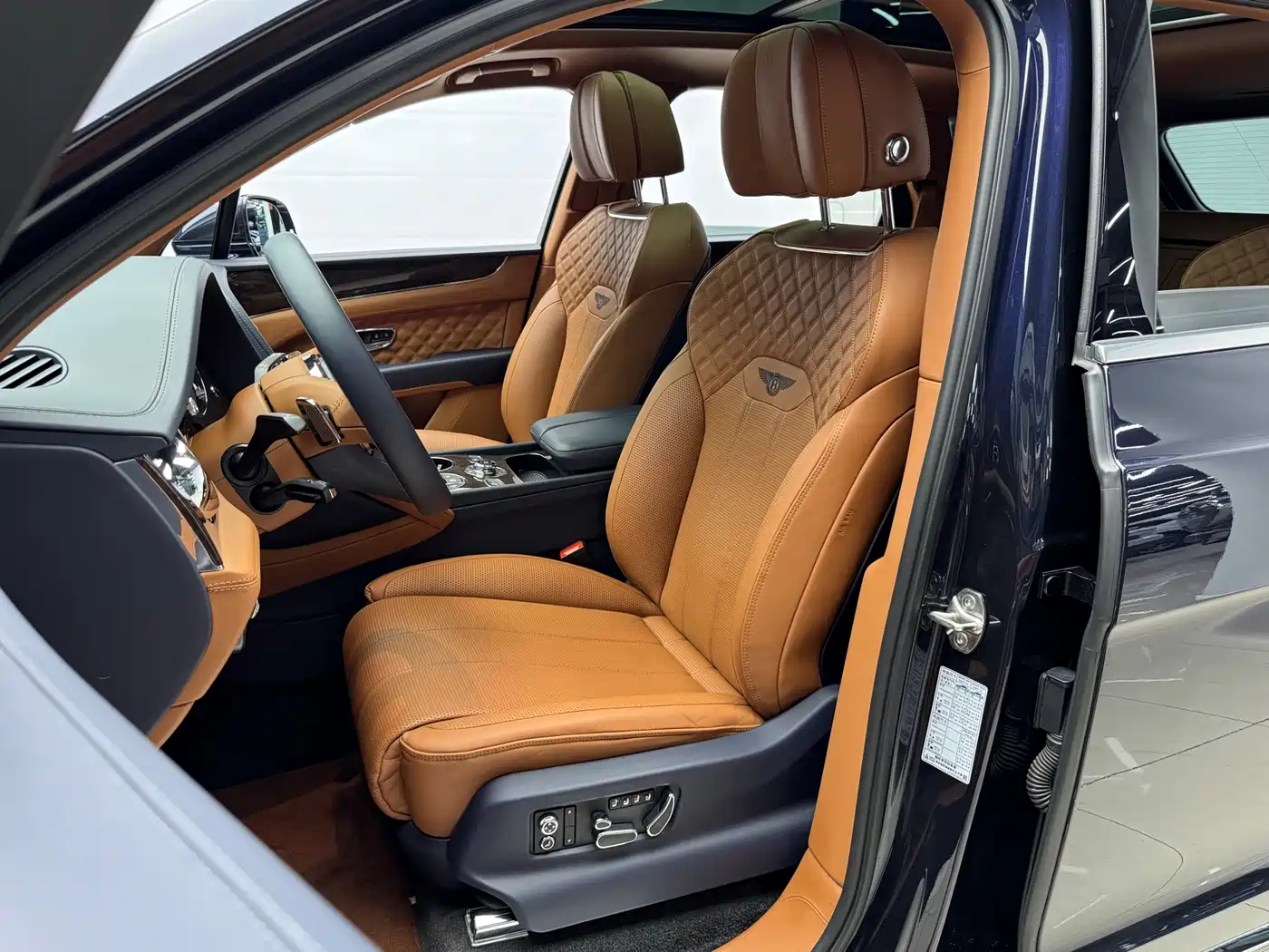 BENTLEY TIMYUE PLUG IN HYBRID