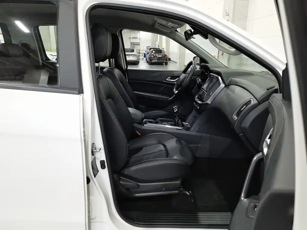 Jiangling Yuhu 7 2020 2020 Model 2.0T Diesel Manual 4WD Comfort Short Wheelbase China VI JX4D20A6L