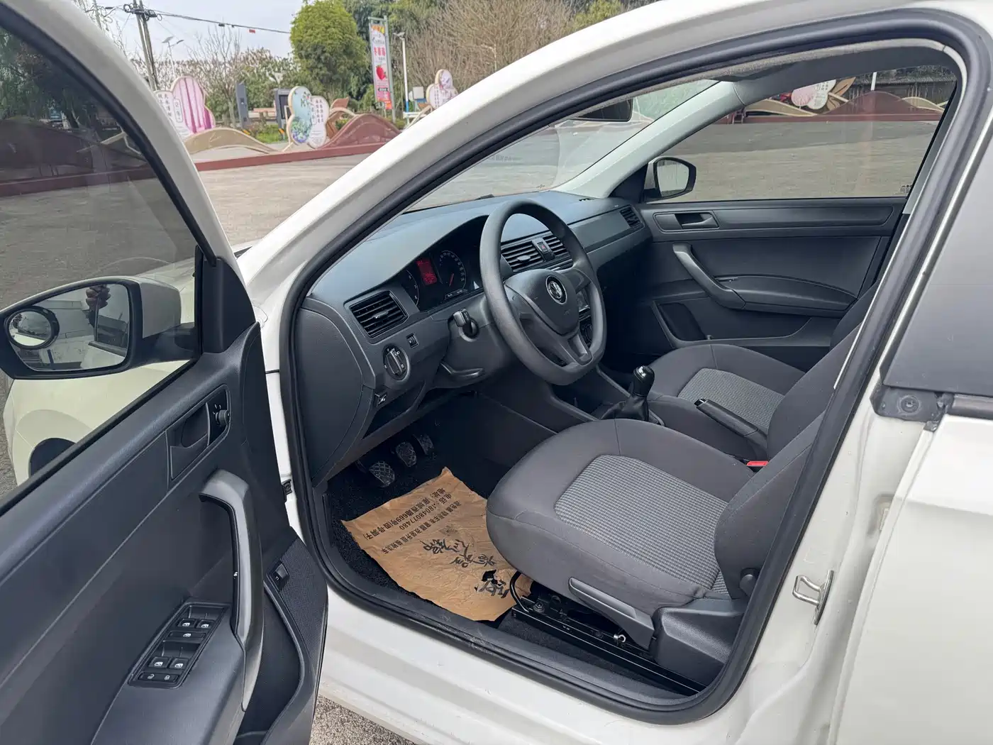 Volkswagen Santana 2016 1.4L Manual Trend Edition фото 12