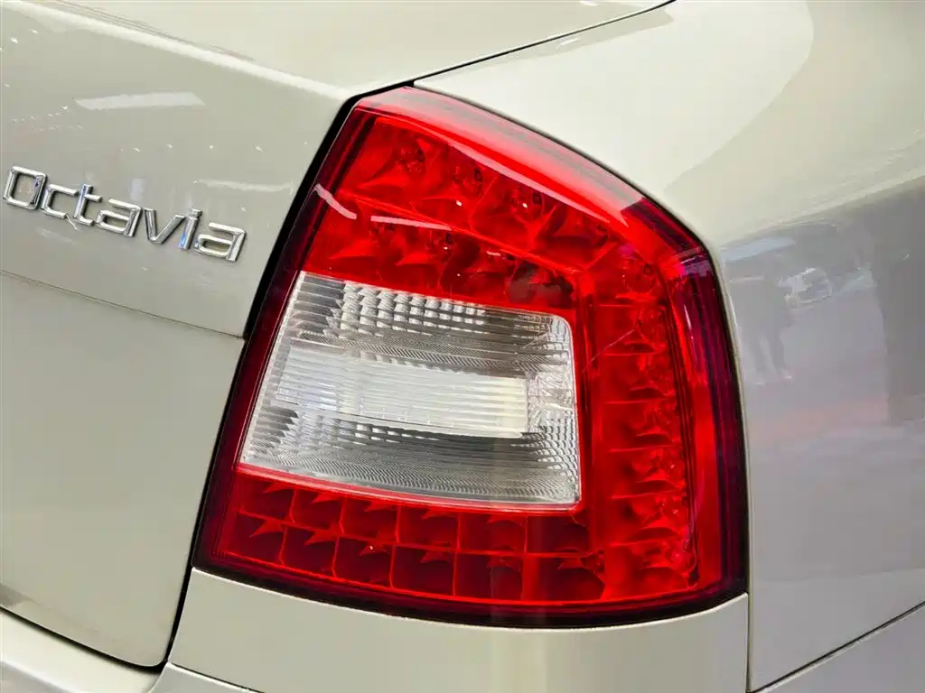 Škoda Octavia 2012 1.6L Auto Yijun Edition фото 12