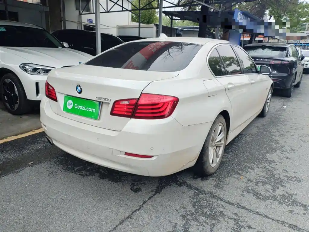 BMW 5 Series (Import) 2014 520i Classic фото 5