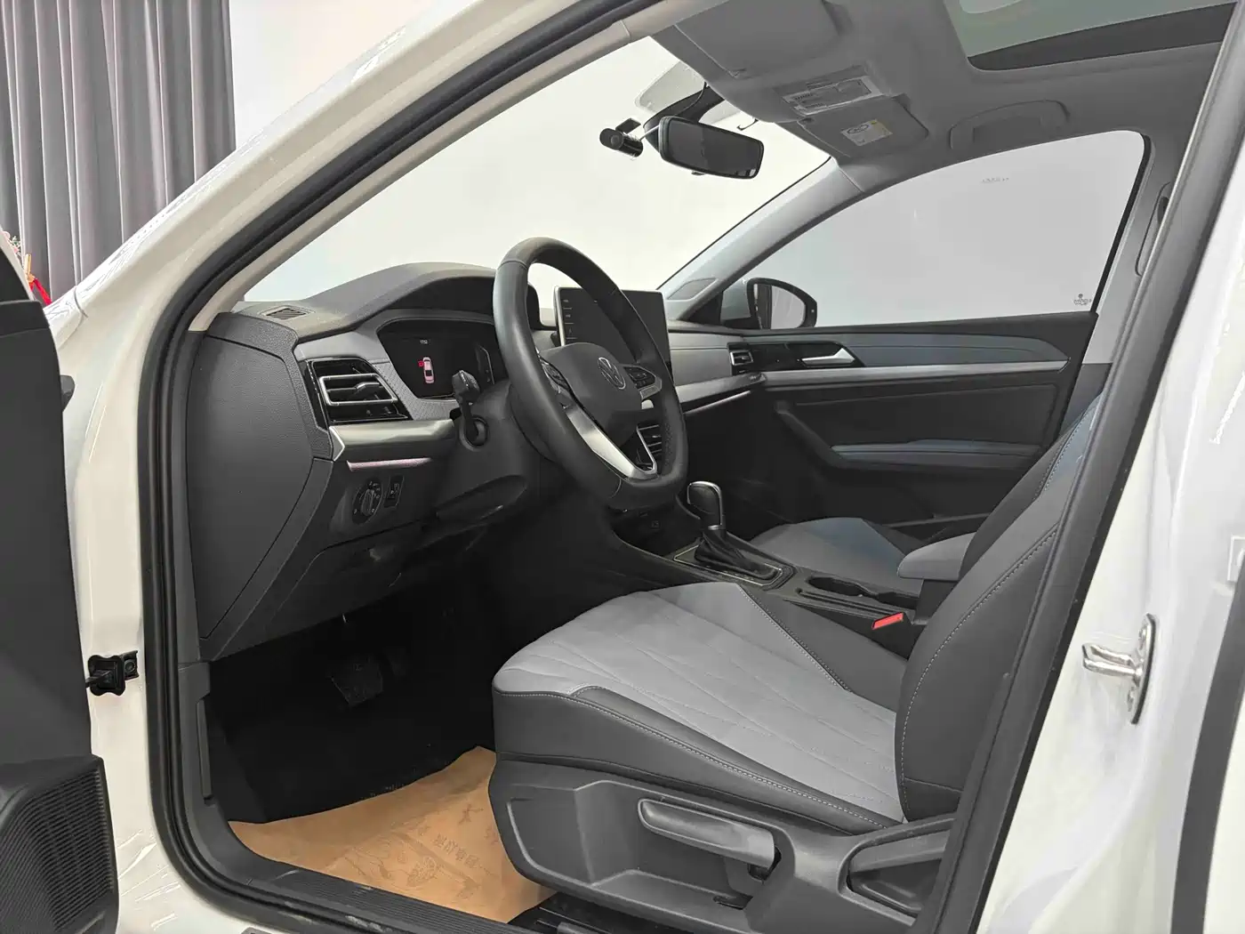 Volkswagen Lavida 2023 1.5L Automatic Starlight 5 Million Edition фото 4