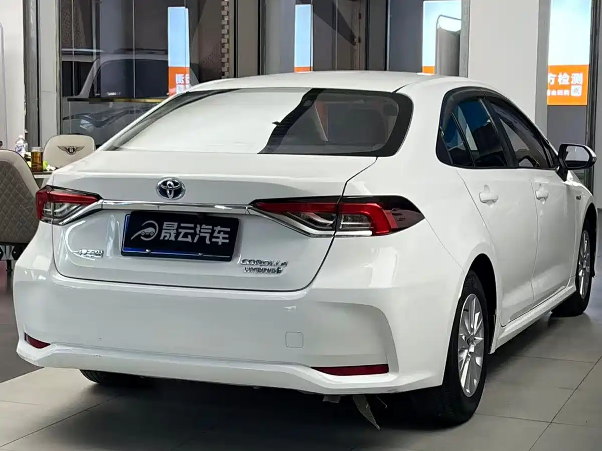 Фото 7 - Toyota Corolla