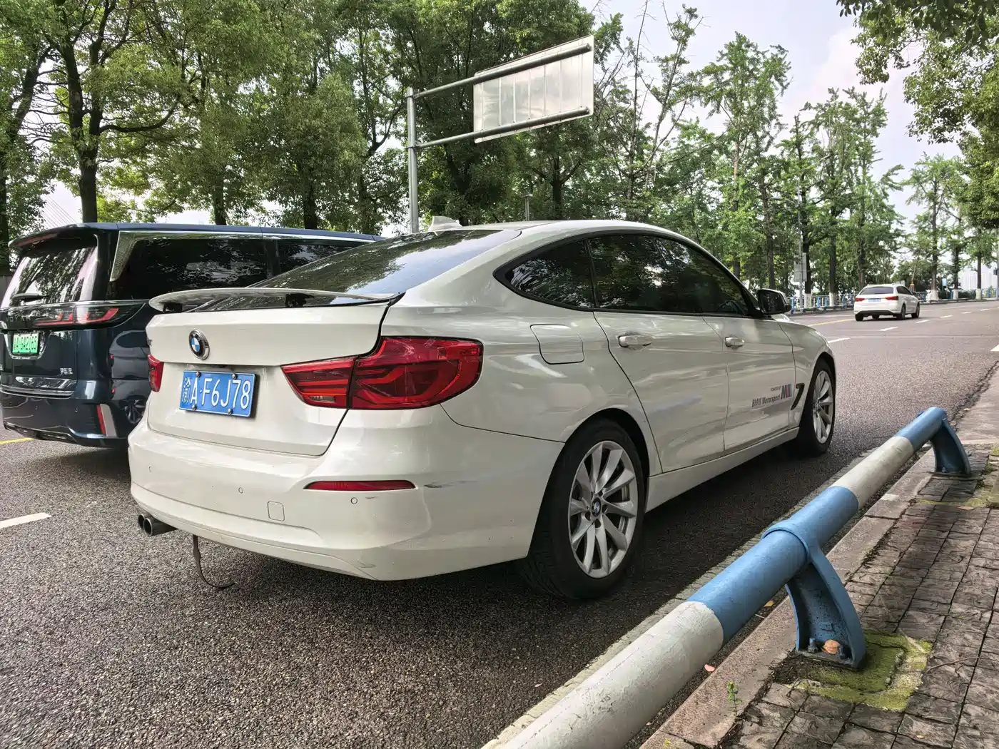 BMW 3 Series GT 2018 320i Fashion фото 9