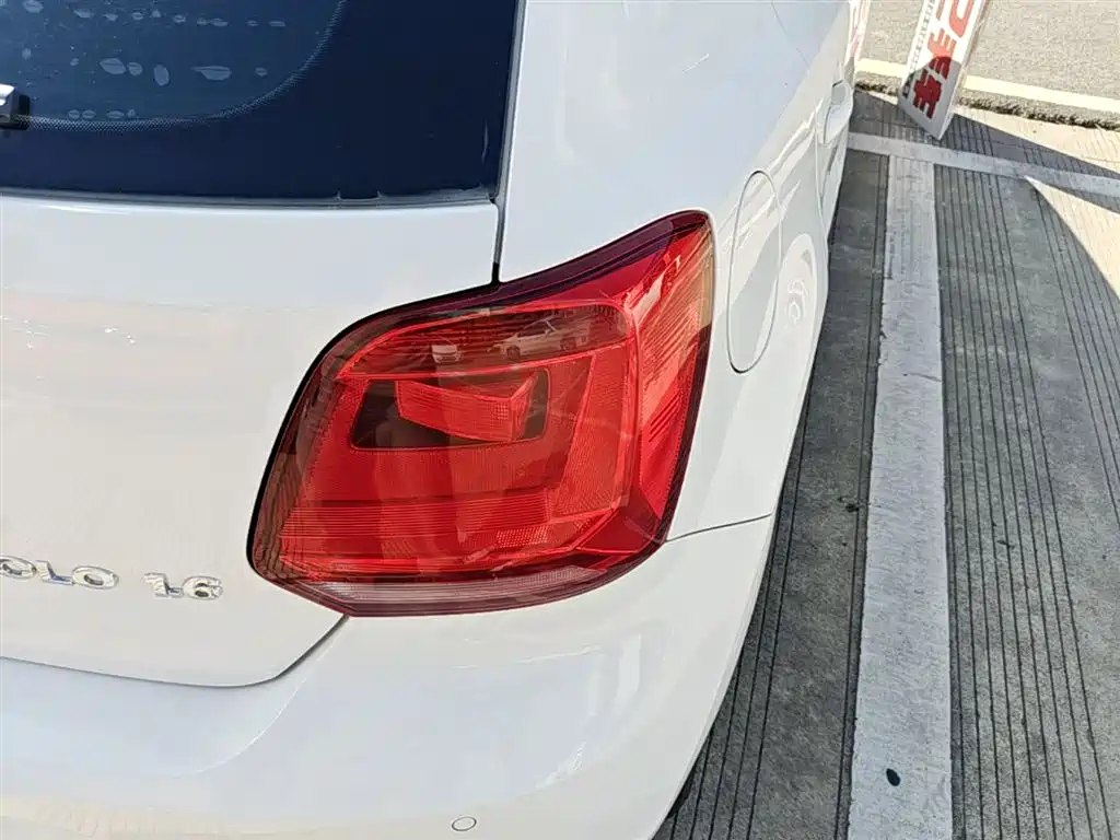 Volkswagen Polo 2014 1.6L Automatic Comfort Edition фото 8
