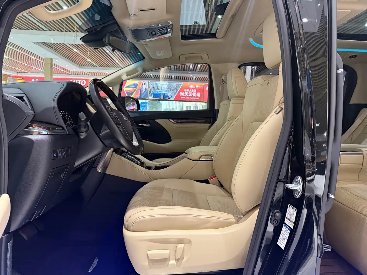 Toyota Alphard 2021 Hybrid 2.5L Luxury фото 10