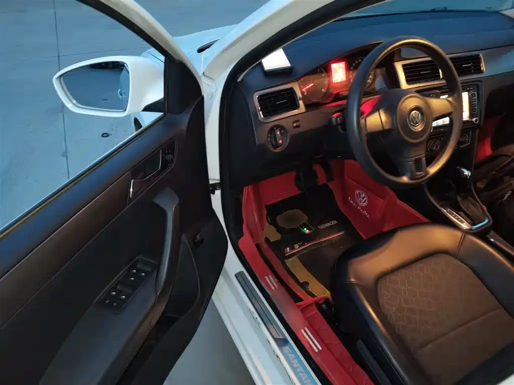 Volkswagen Santana 2015 1.6L Automatic Comfort Edition фото 16