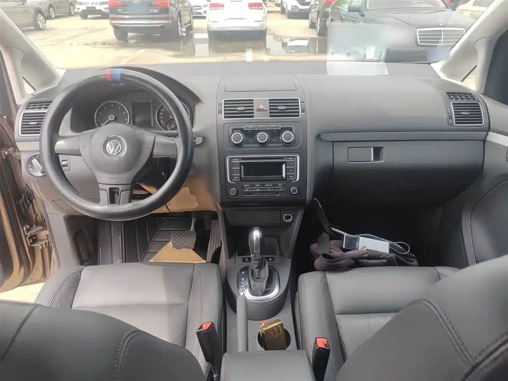 Volkswagen Touran 2015 1.4T DSG Comfort Edition 5-seater фото 6