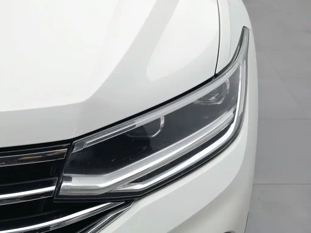 Фото 7 - Volkswagen Tiguan L