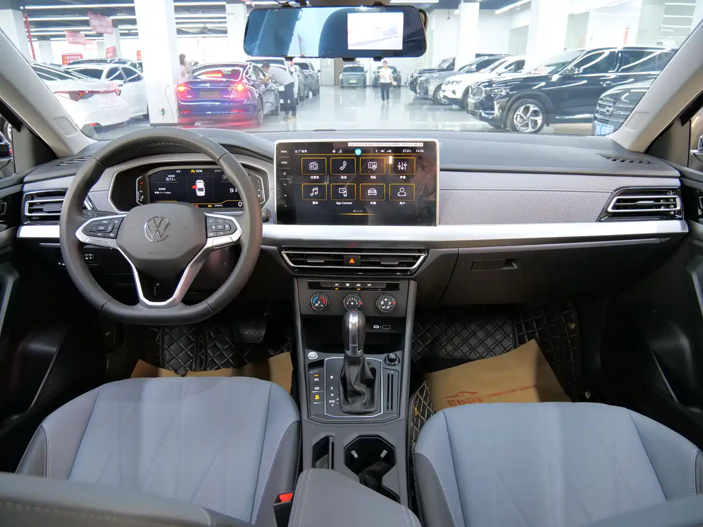 Volkswagen Lavida 2023 Facelift 1.5L Auto Starlight 5 Million Edition фото 15