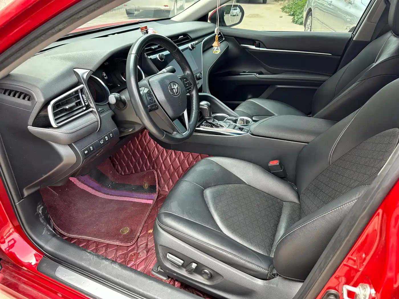 Фото 5 - Toyota Camry