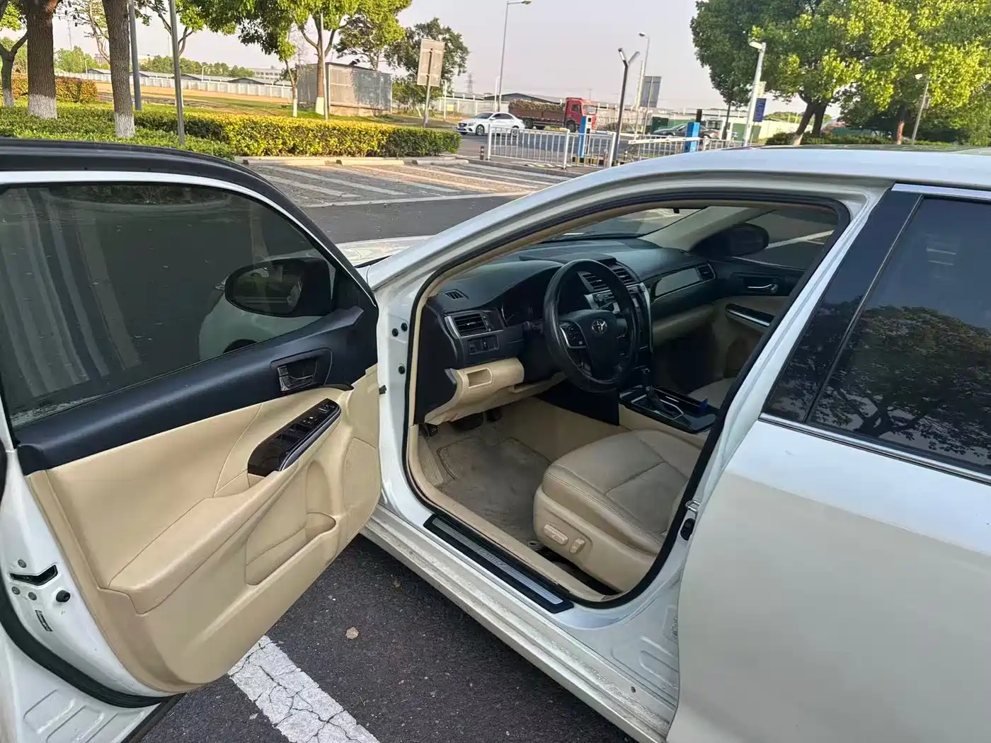 Toyota Camry 2016 2.0G 10th Anniversary Leading Edition фото 8