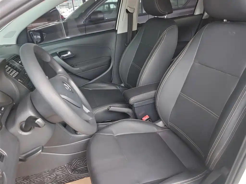 Volkswagen Polo 2016 1.4L Automatic Trend фото 15