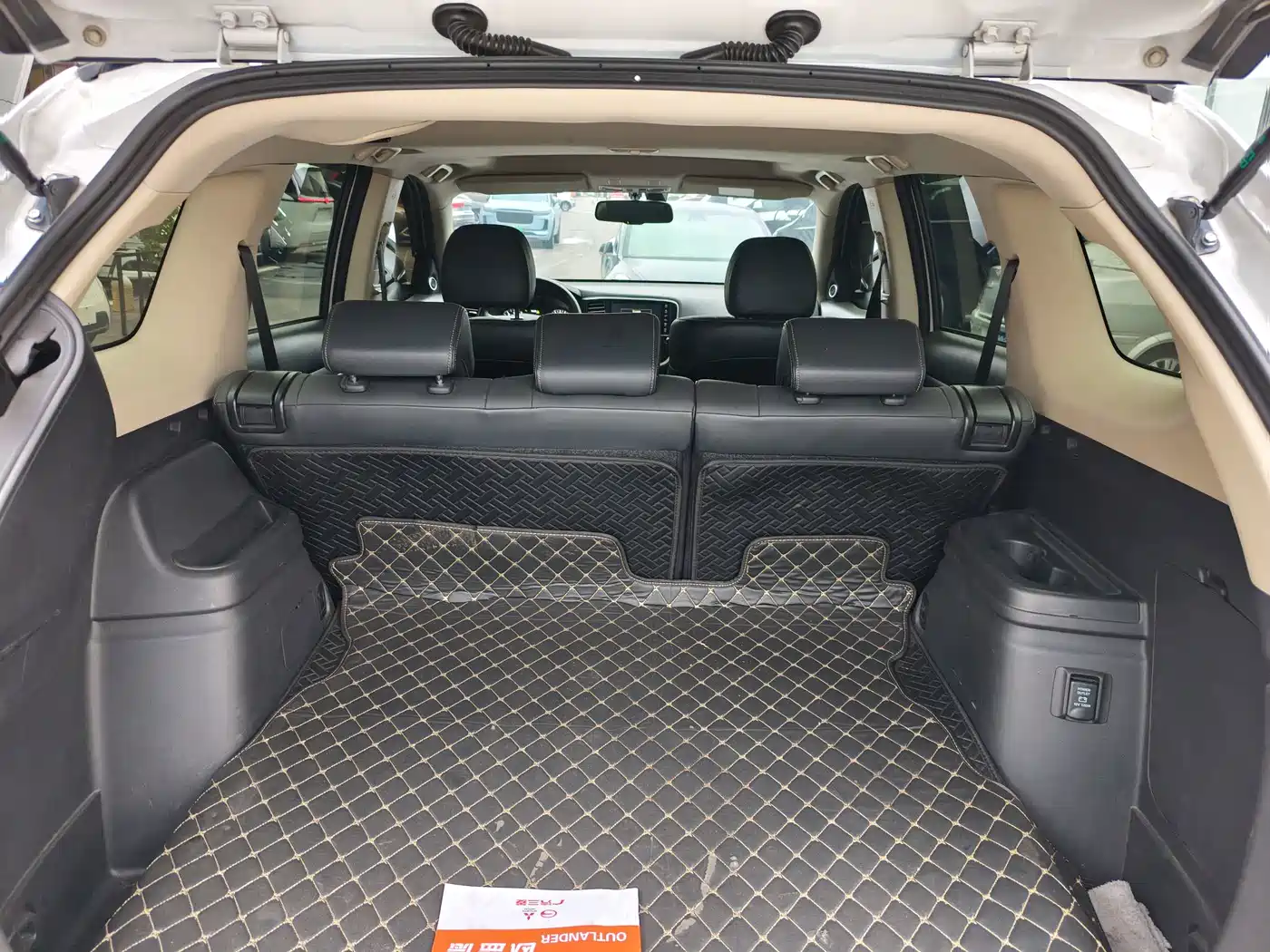 Mitsubishi Outlander 2023 2021 2.4L 4WD Premium Edition 5-seater