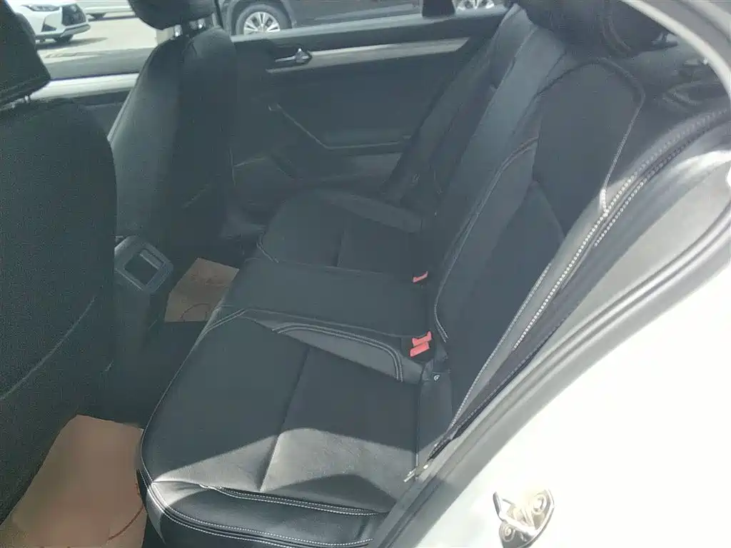 Volkswagen Lamando 2015 230TSI DSG Style фото 17