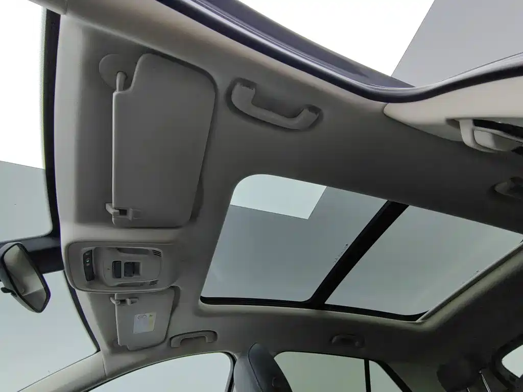 Photo 14 - Buick Envision S