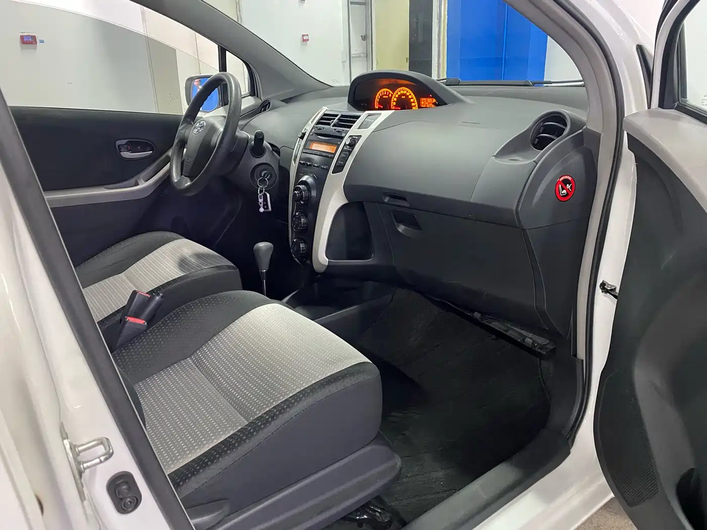 Toyota Yaris 2012 2011 1.6GS Auto Sharp Edition