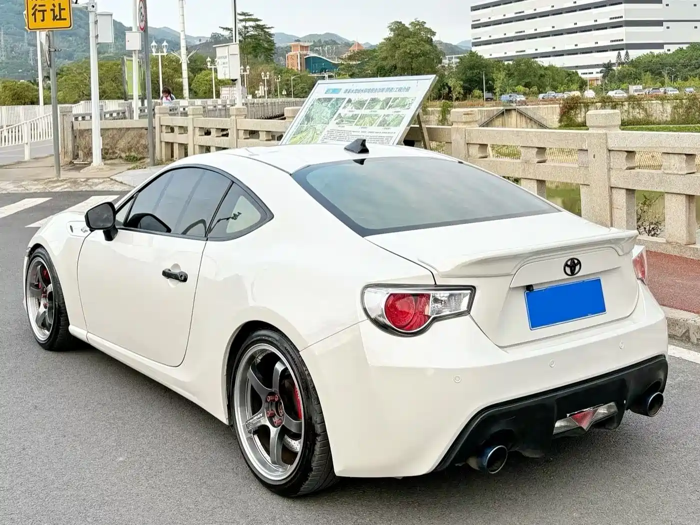 Toyota 86 2013 2.0L Automatic Luxury фото 7