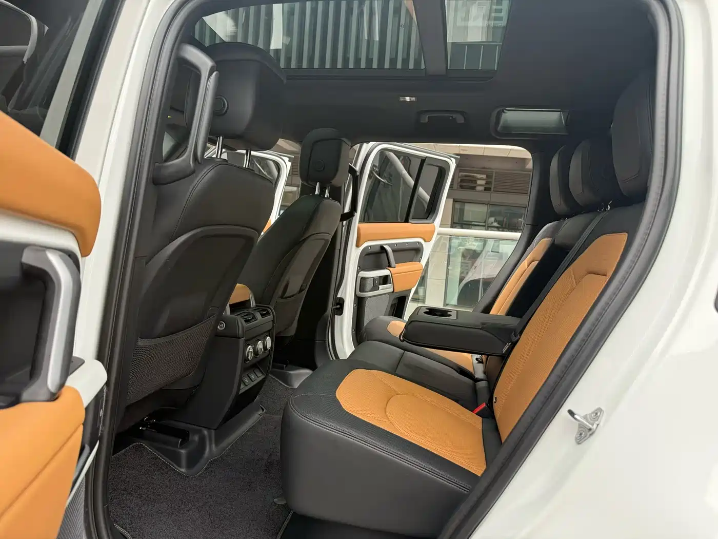 Land Rover Defender 2024 110 3.0T P400 X-DYNAMIC HSE фото 7