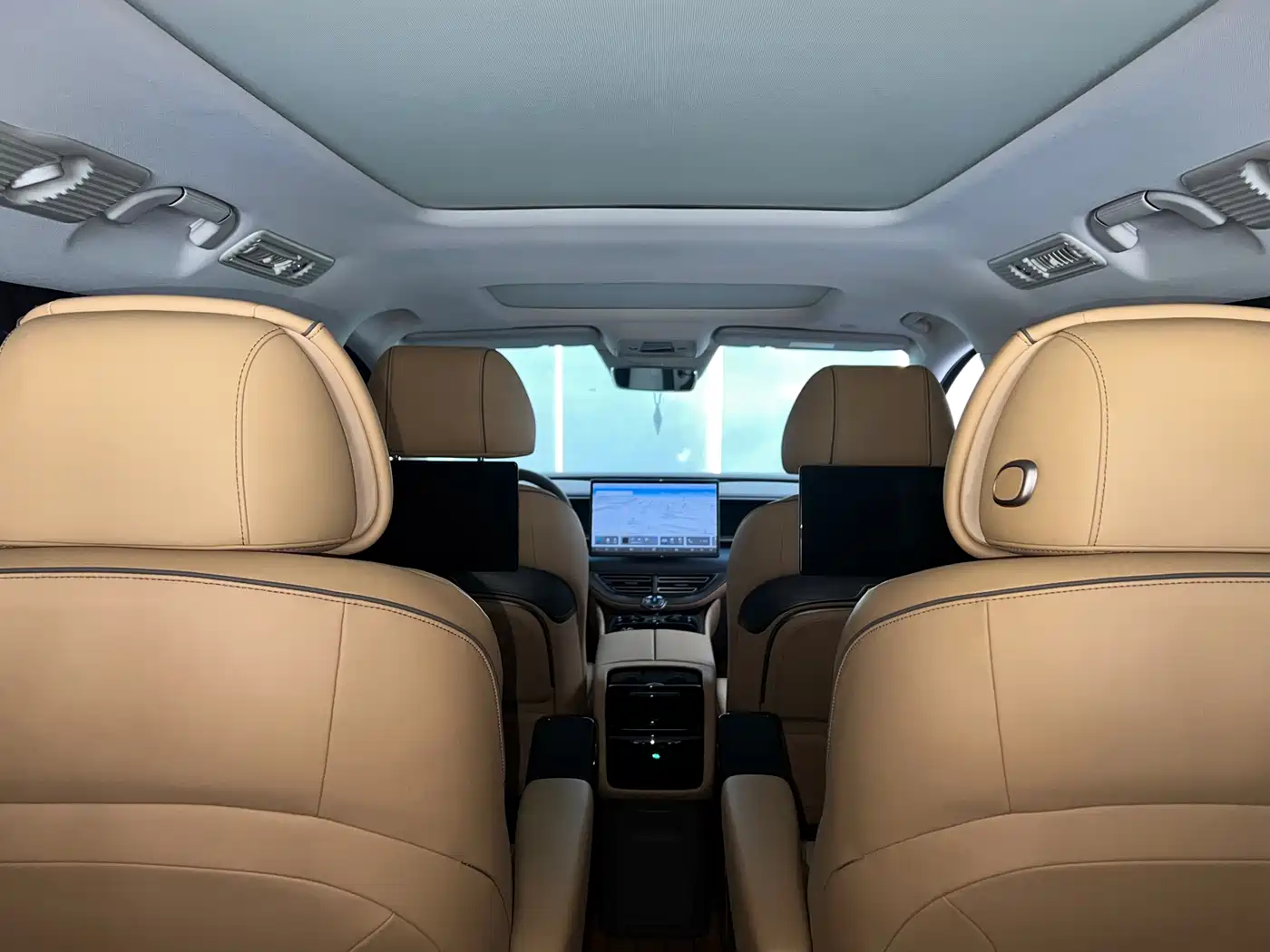 Denza D9 2022 DM-i 970 All-Wheel Drive Honor Edition фото 24