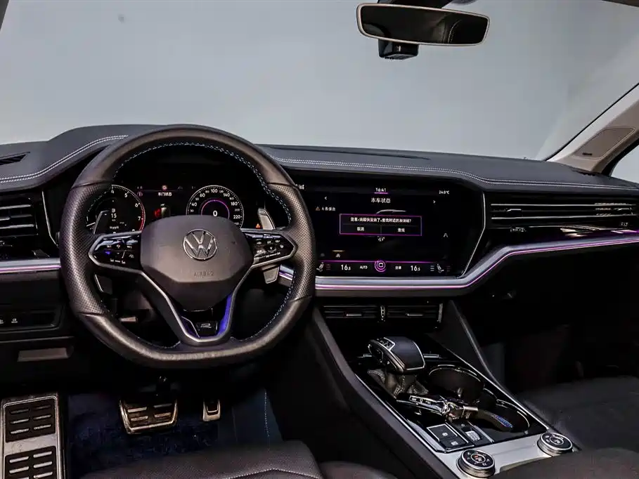 Volkswagen Touareg 2021 3.0TSI Sharp Edition with Gloss Black Sports Package фото 26
