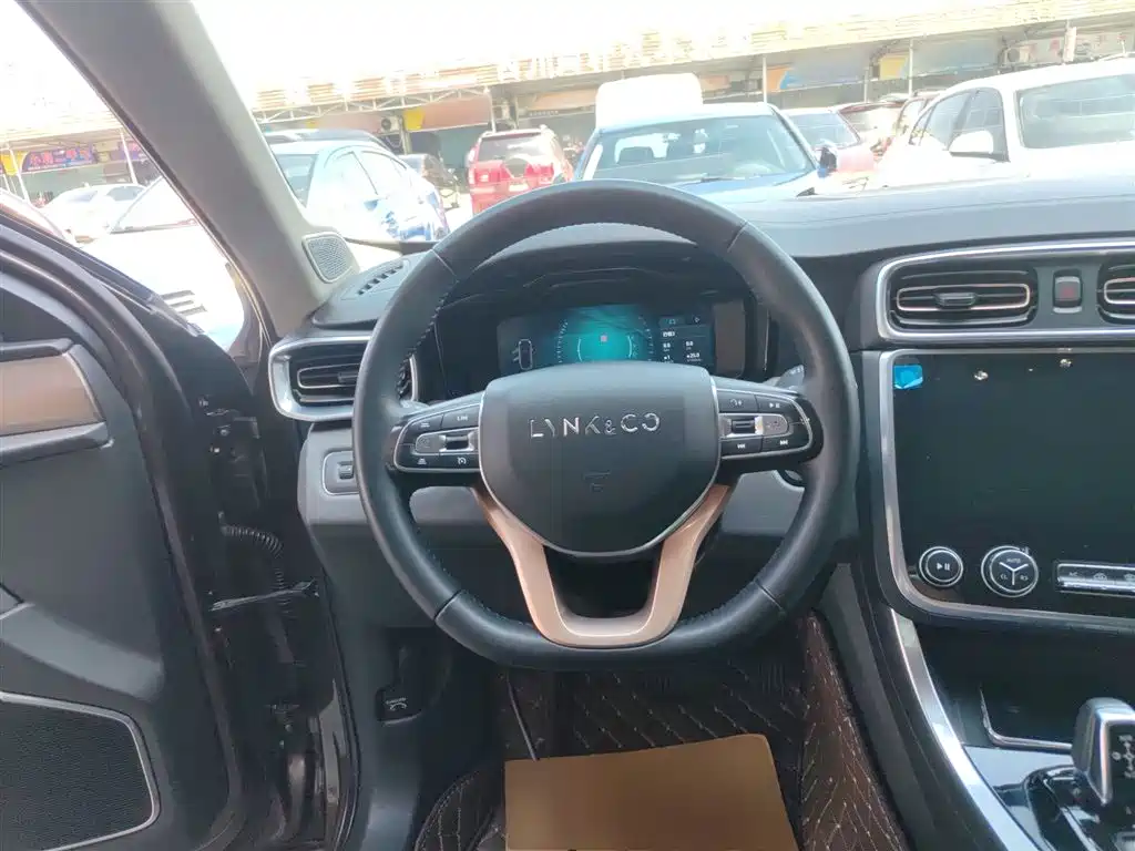 Lynk & Co 01 2017 2.0T 2WD Pro Version фото 11