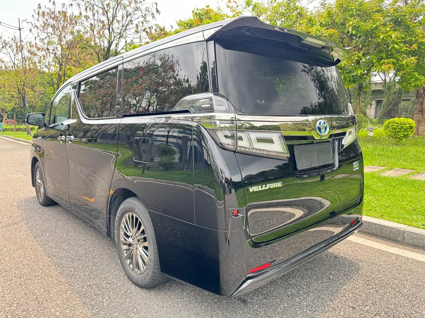 Toyota Vellfire 2021 2020 Twin Engine 2.5L HV Luxury Edition
