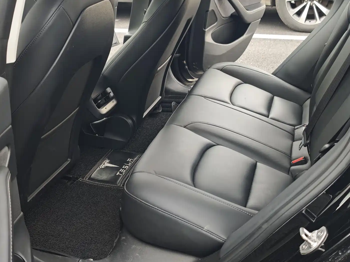 Фото 5 - Tesla Model 3