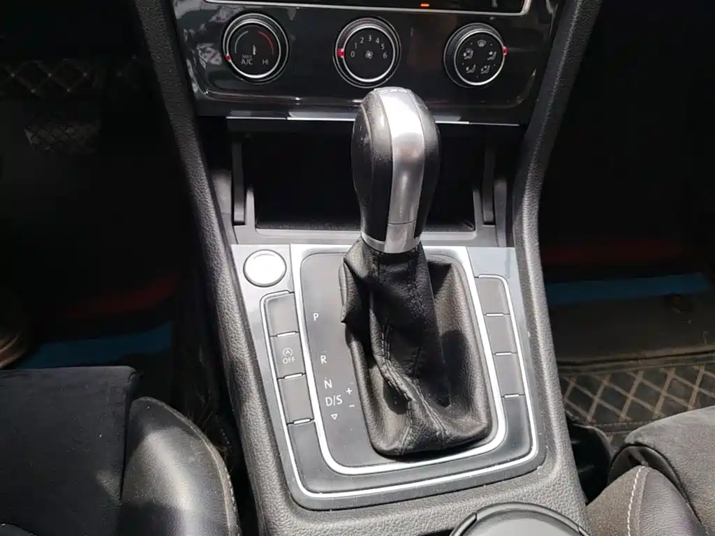 Volkswagen Golf 2019 280TSI DSG Luxury (China V) фото 14