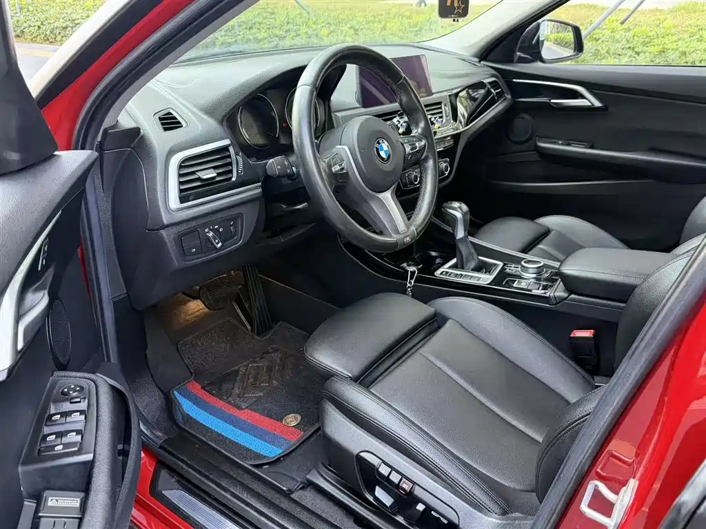 BMW 1 Series 2019 120i Leading M Sport Package фото 15
