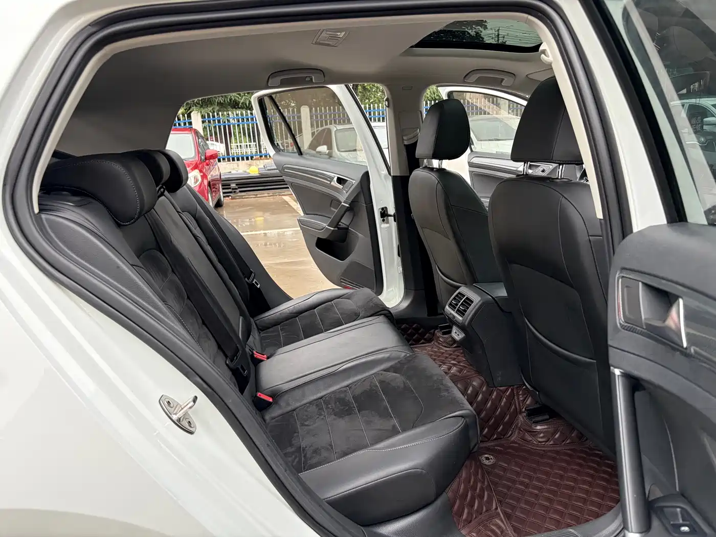 Volkswagen Golf 2020 Beloved Edition 280TSI DSG Luxury фото 14