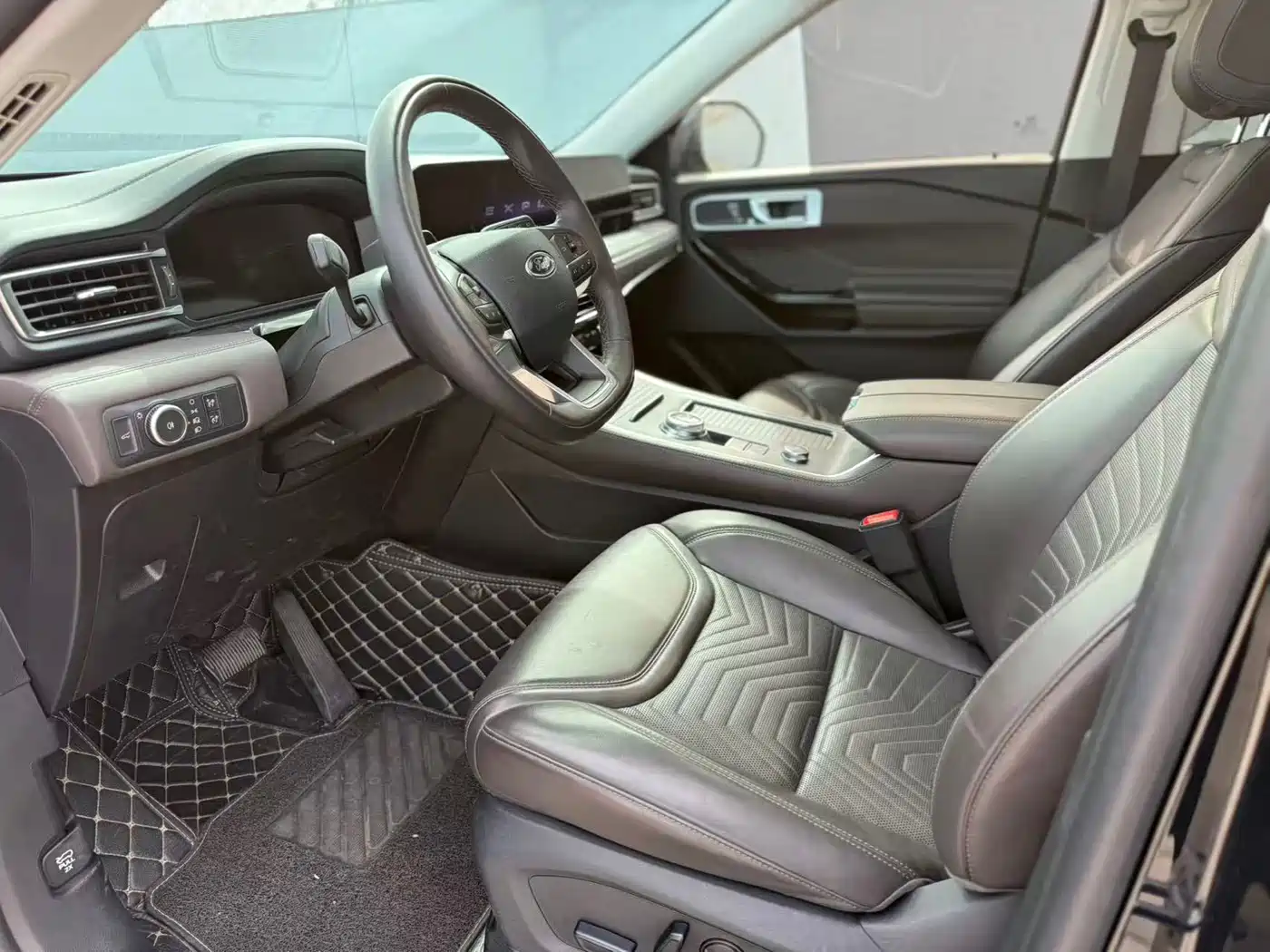 FORD EXPLORER