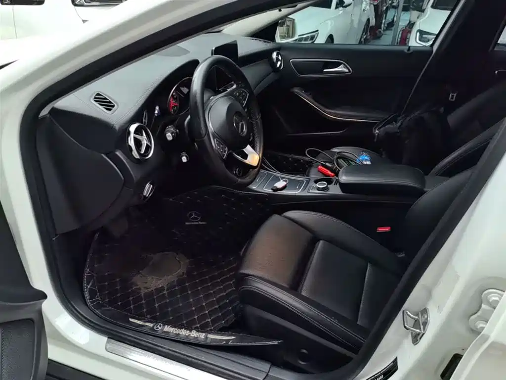 Mercedes-Benz GLA 2018 GLA 200 Fashion фото 15