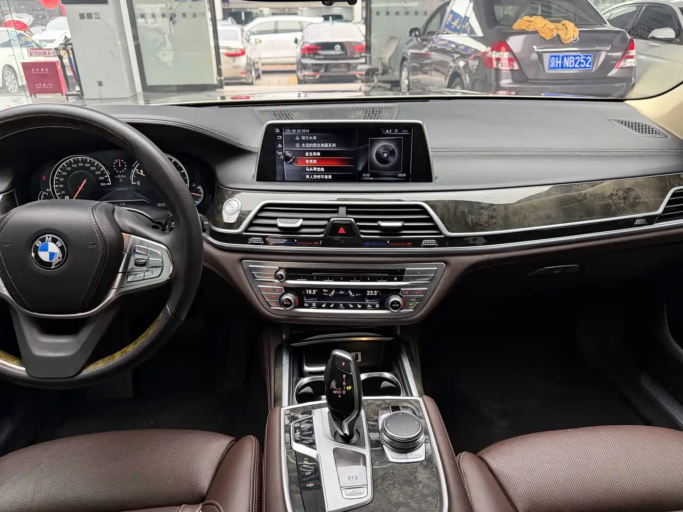 BMW 7 Series 2016 730Li Leading фото 28