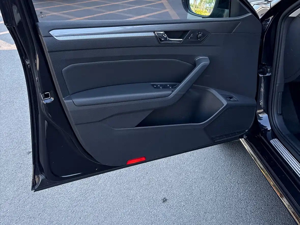 Volkswagen Passat 2017 330TSI DSG Prestige фото 8
