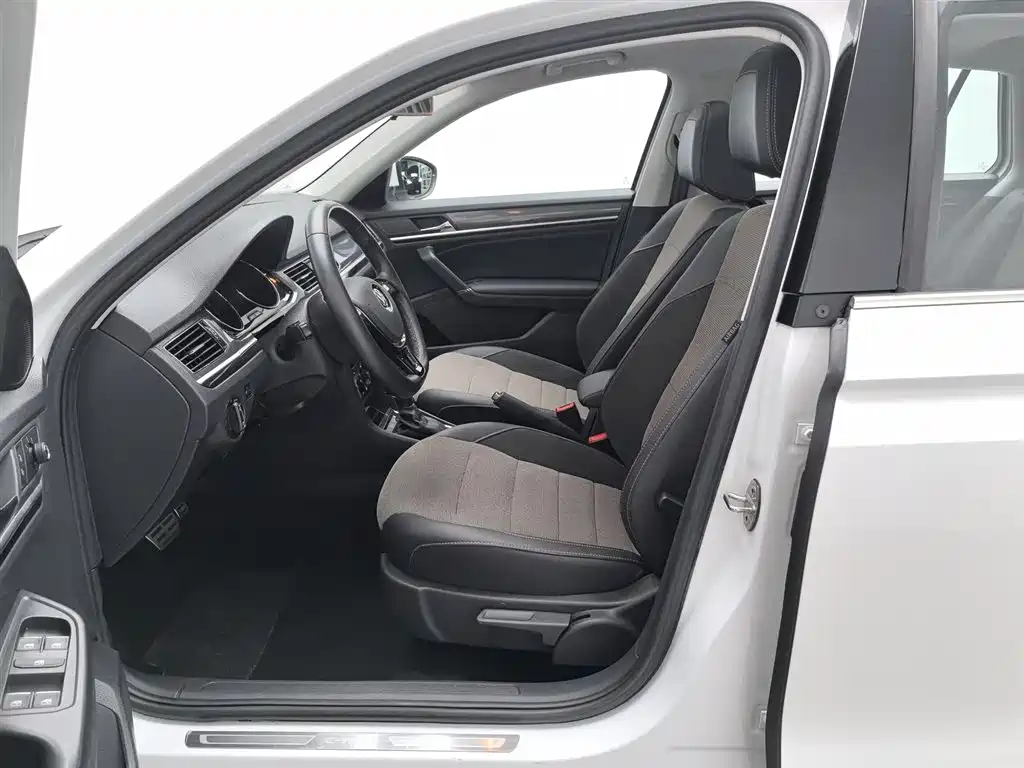 Volkswagen C-TREK 2020 1.5L Automatic Comfort Edition фото 10